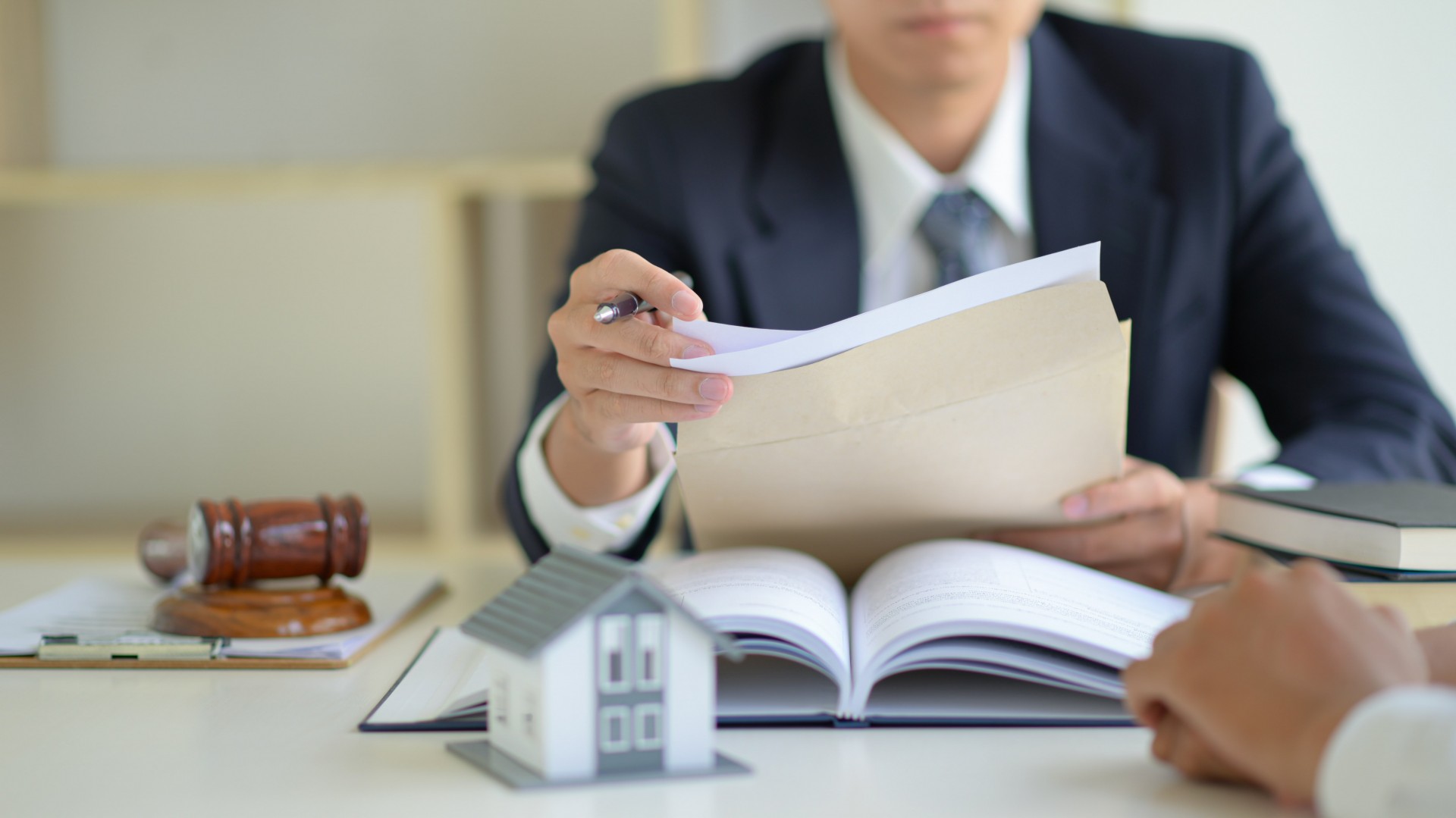Property Solicitors vs Property Lawyers: What’s the Difference?